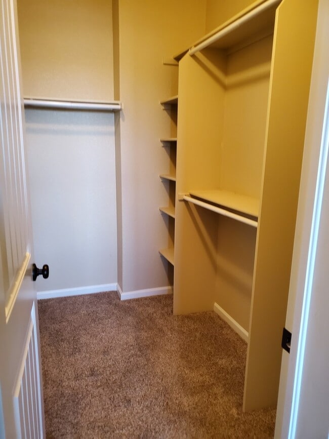 Building Photo - 3 BEDROOM, 2 BATHROOM, SINGLE FAMILY HOME WITH A 2 CAR ATTACHED GARAGE