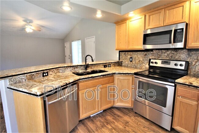 Building Photo - 306 Pietra Way