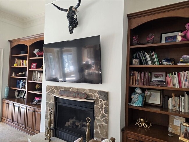 Building Photo - 205 Sutherland Dr