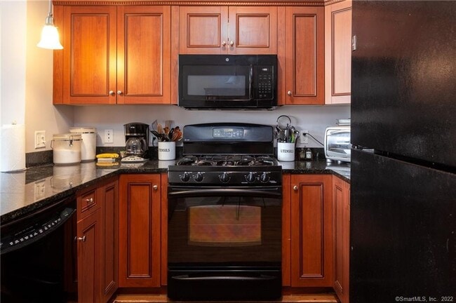 Building Photo - 4 Daskams Ln