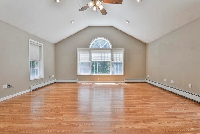 Building Photo - 76 Groton Rd