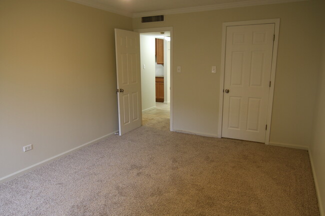 Building Photo - 960 Beau Dr