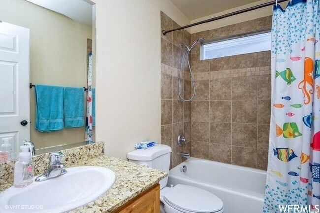 Building Photo - 3857 E Cunninghill Dr