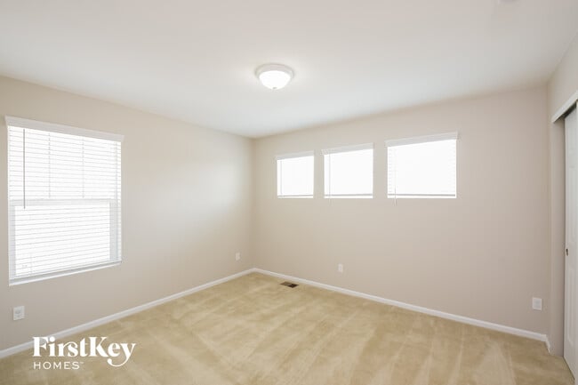 Building Photo - 10615 Akron St