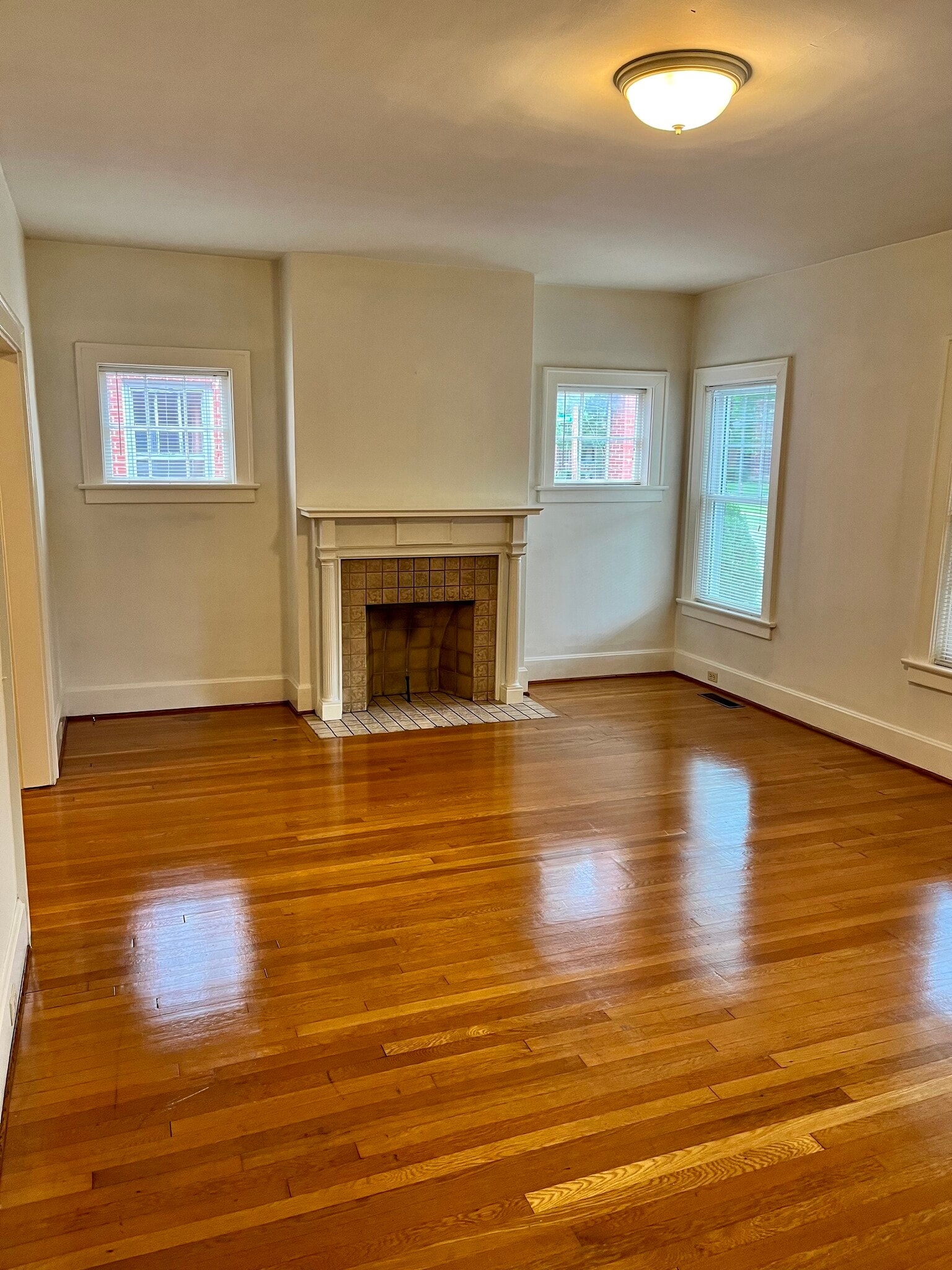 Living Room - 1324 Fontaine Rd
