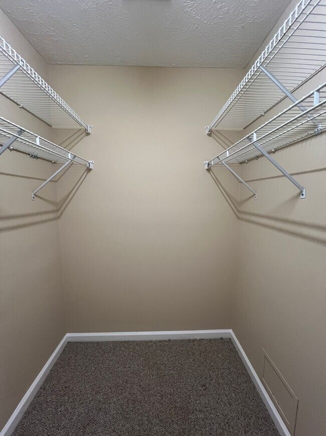 Building Photo - 1706 Meadow Oak Ct