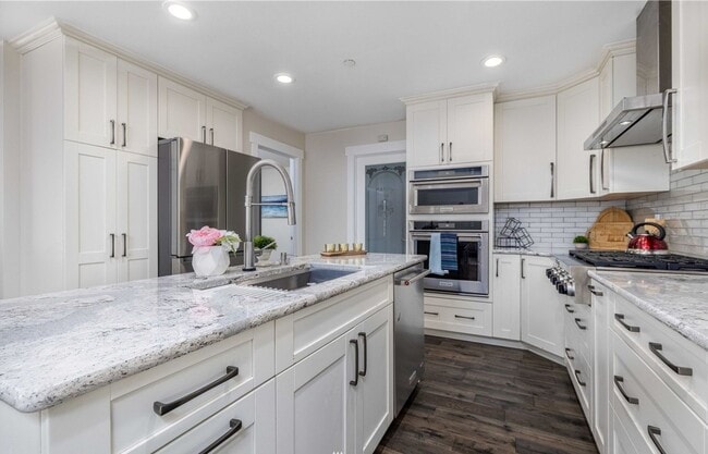 Building Photo - Stunning large 4 bedroom in Northwest Land...