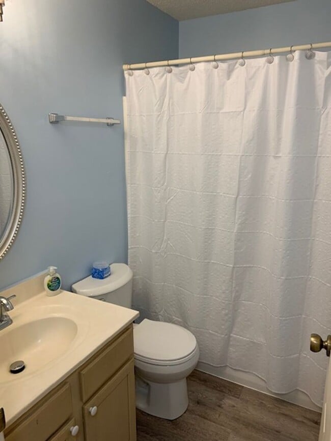 Building Photo - Newly Renovated Nice Garden Level 2 bedroo...