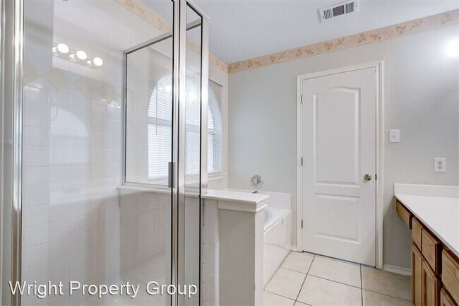 Building Photo - 6002 Woodway Pl