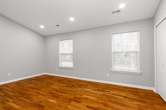 Building Photo - 313 Mews Ct