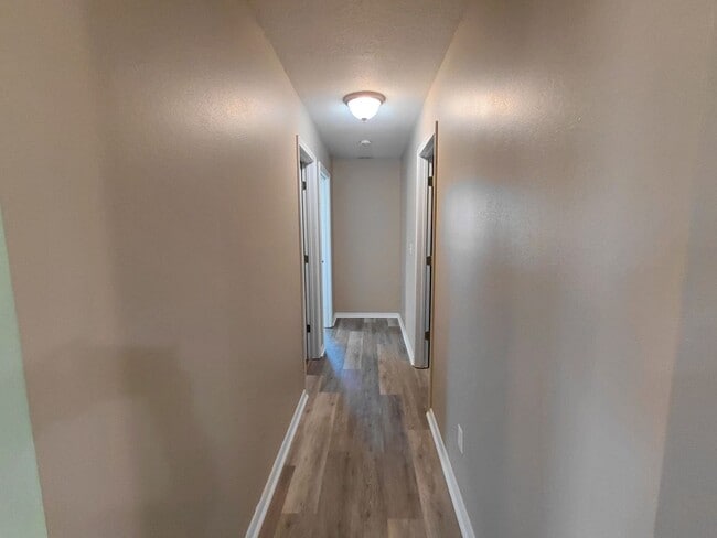 Building Photo - 2 Bedroom Home