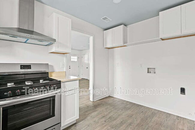 Building Photo - 3012 Azalea Dr