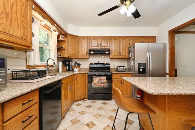 Building Photo - Spacious Home for Rent!