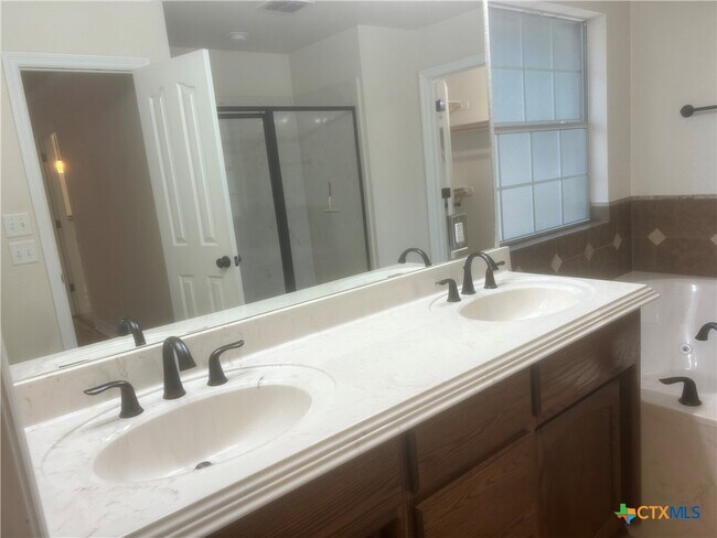 Building Photo - 2429 Nickelback Dr