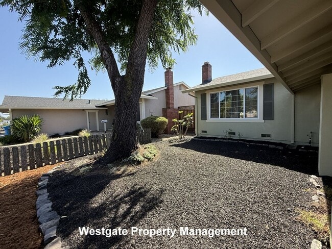 Building Photo - 864 Crinella Dr