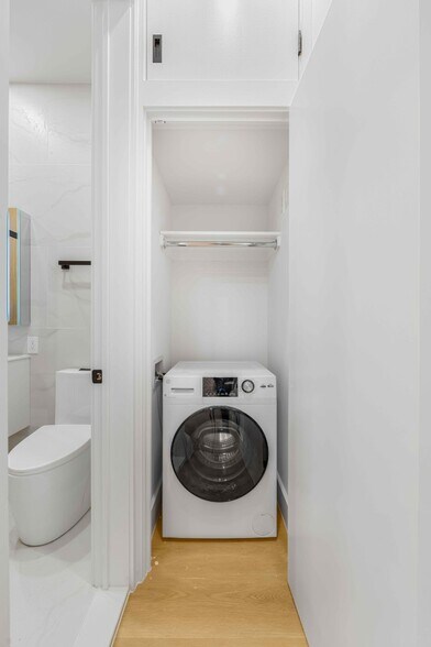 Building Photo - 425 W 57th St