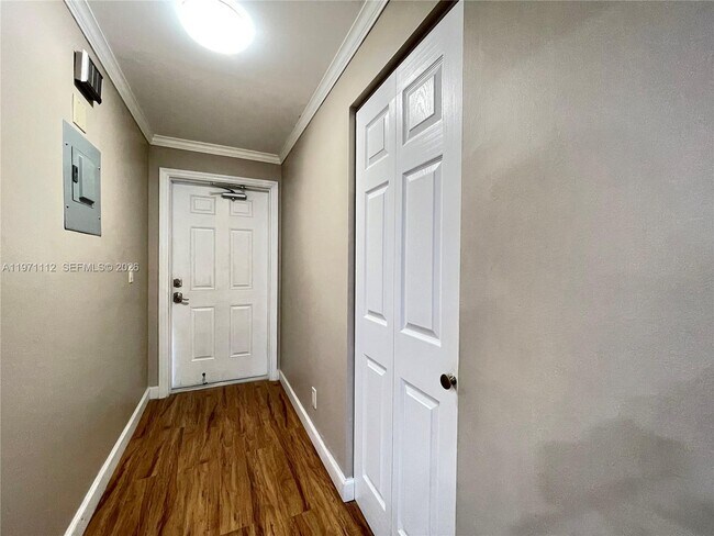 Building Photo - 7340 Lake Cir Dr