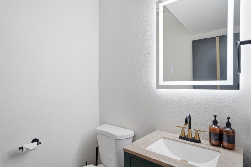 Building Photo - 10 SE 105th Ave