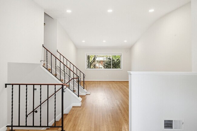 Building Photo - 9717 Hedin Dr