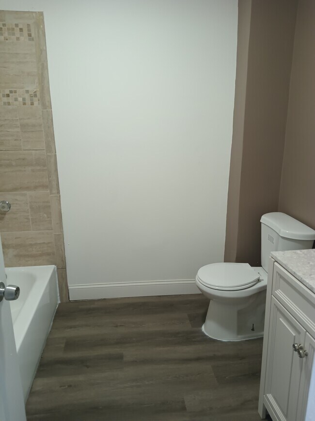 Bathroom - 2870 W Garrison Ave