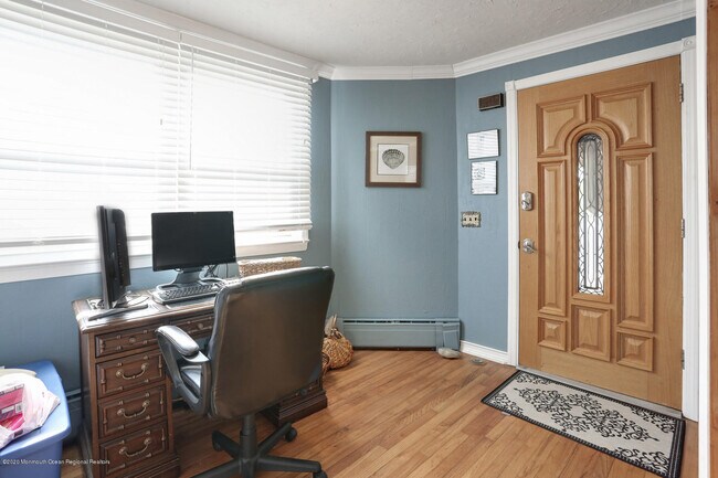 Building Photo - 201 Forman Ave