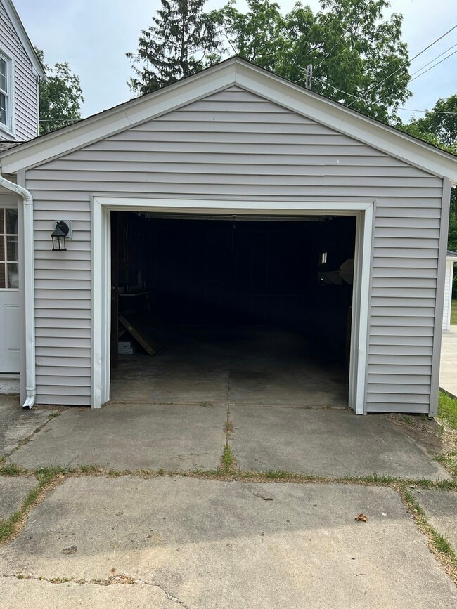 Building Photo - 816 N Monroe St