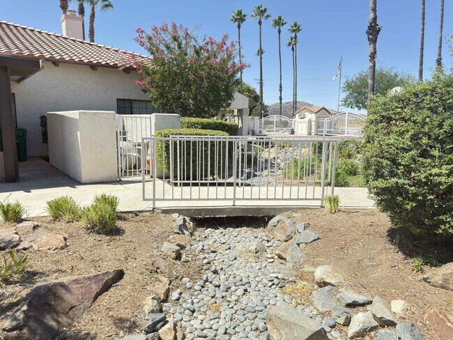 Building Photo - 2890 Summer Set Cir