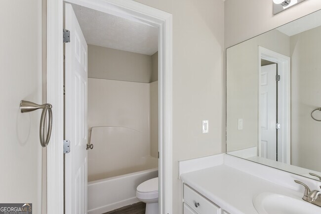 Building Photo - 25 Little Spring Ct