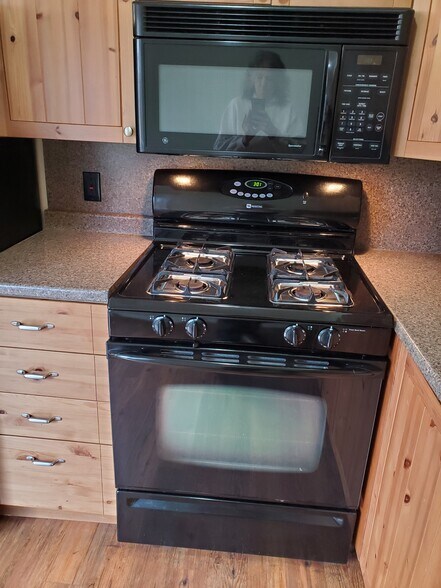 Building Photo - 717 Willow St