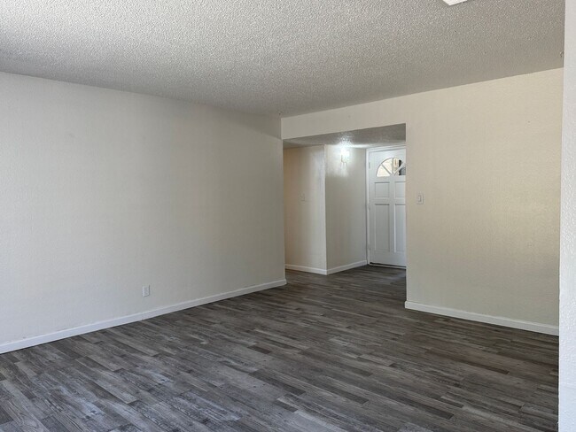 Building Photo - 309 Cordova Ln