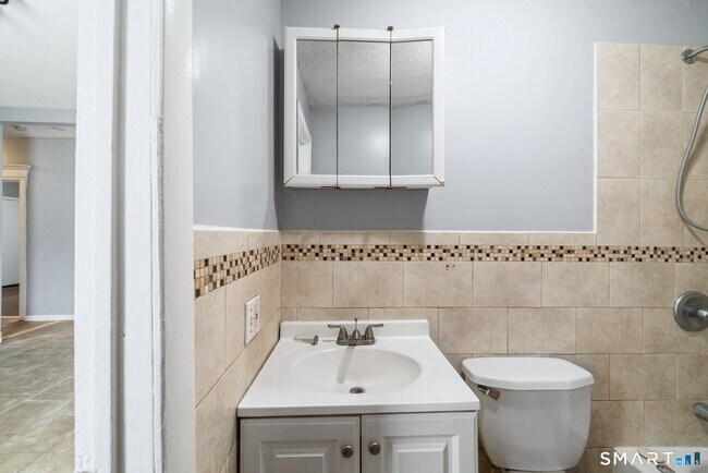 Building Photo - 705 Dixwell Ave