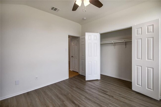 Building Photo - 137 Langtry Ln