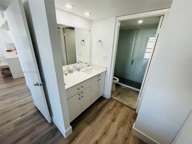 Building Photo - 1450 Brickell Bay Dr