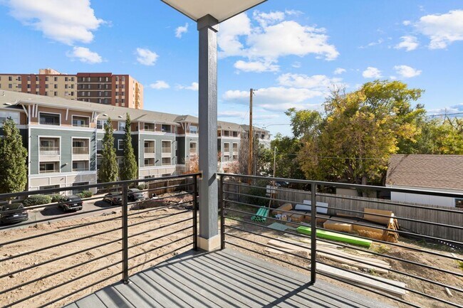 Building Photo - Modern New Construction Duplex in Desirabl...