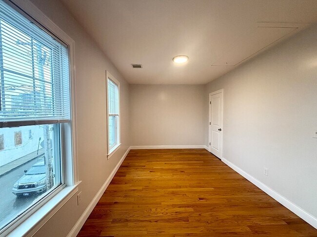 Building Photo - 156 Bow St