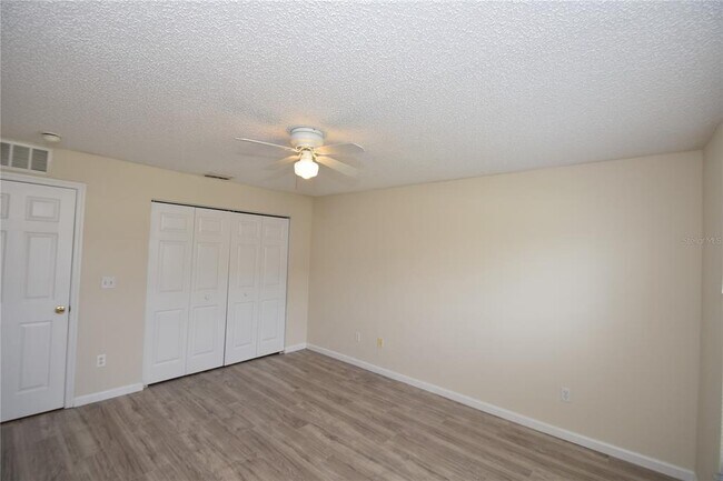 Building Photo - 15 White Deer Ln