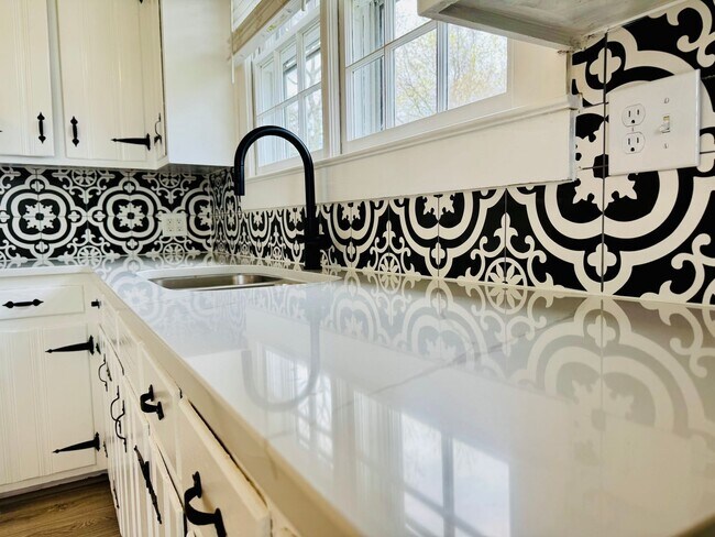 Building Photo - Cozy and Convenient Home in Oxford - Move in Ready