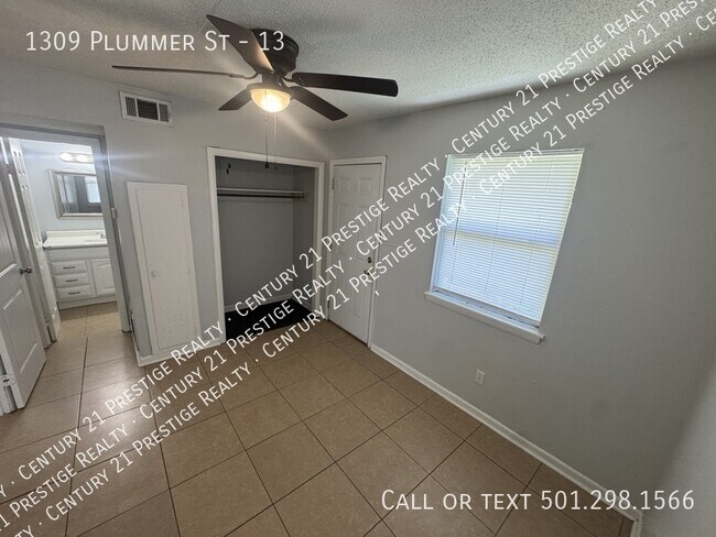Building Photo - 1309 Plummer St