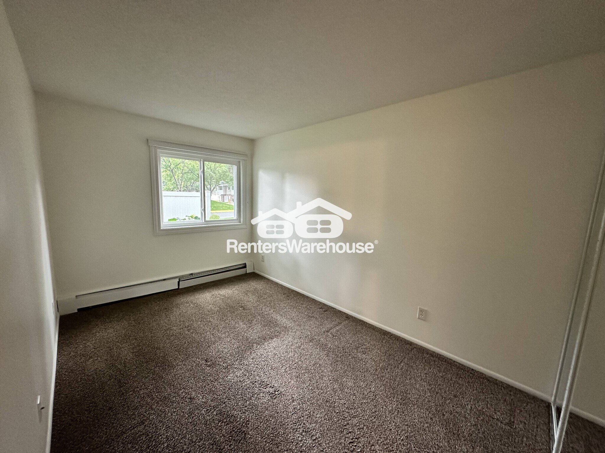 Building Photo - 1601 N Innsbruck Dr