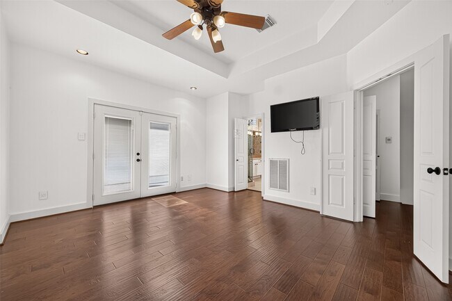 Building Photo - 6308 Schuler St