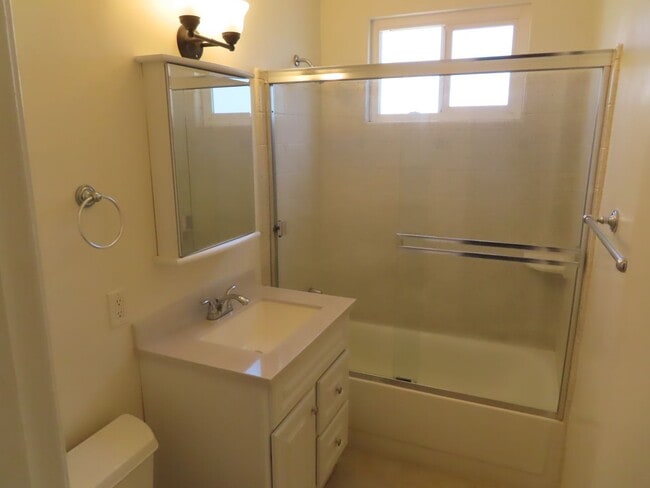 Building Photo - Quiet 2 Bedroom House in La Mesa