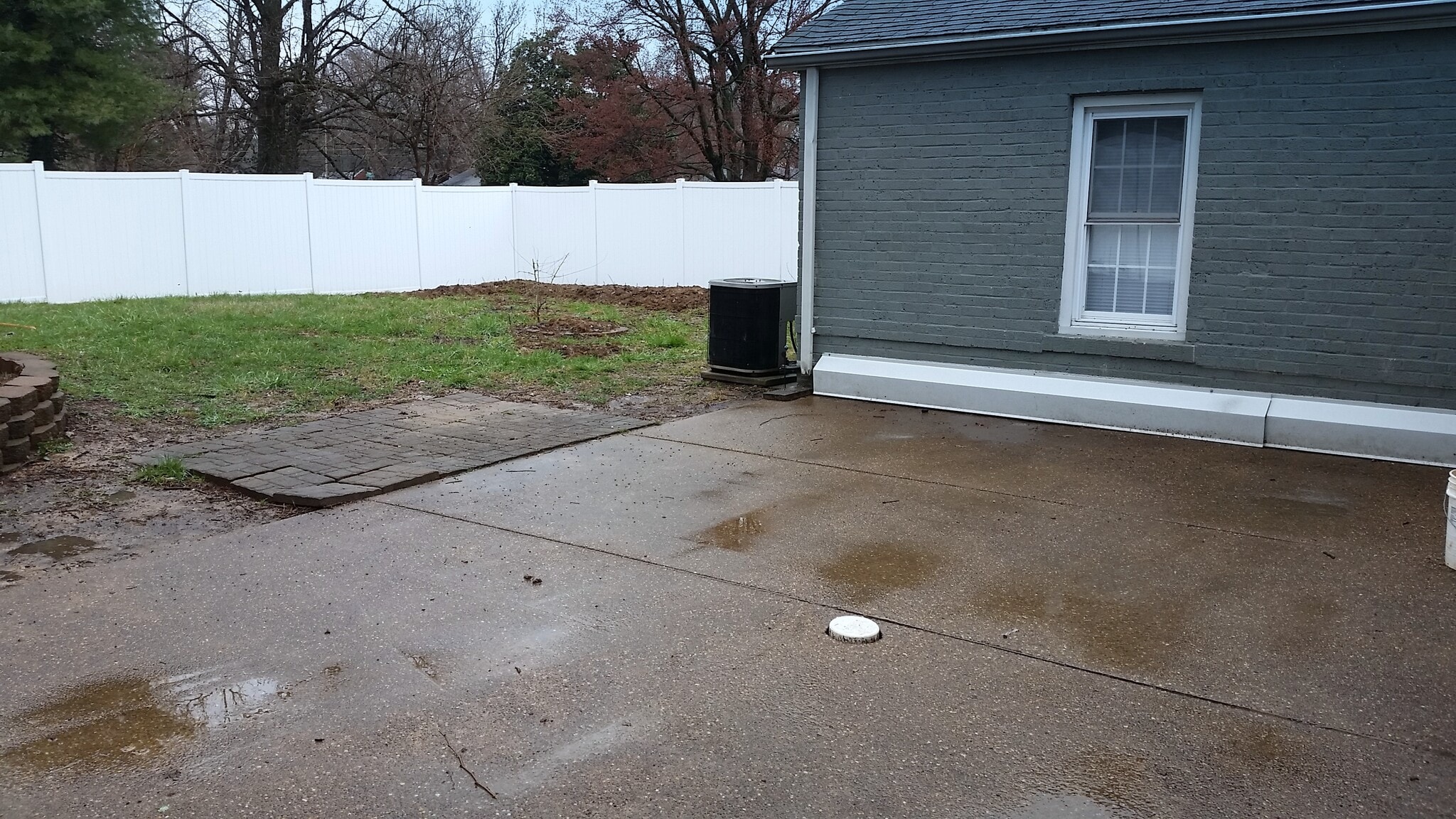 Back Patio - 4501 E Chestnut St