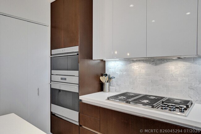 Building Photo - 3040 N Ocean Blvd