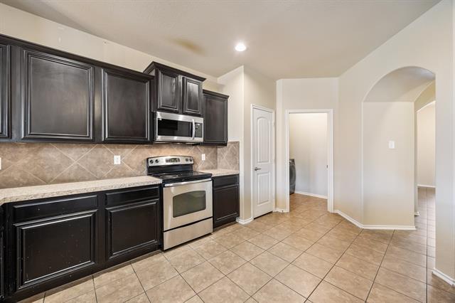 Building Photo - 2028 Carriage Rd