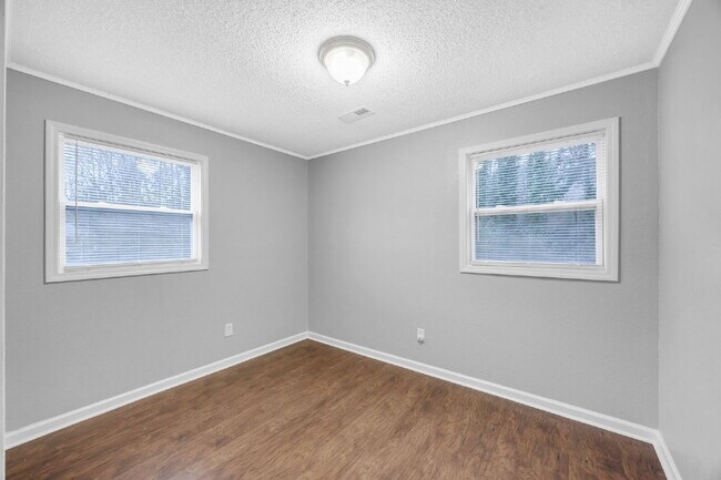 Building Photo - Welcome to your renovated 3-bed, 2-bath gem in scenic Gaffney, SC! $1,450/mo rent