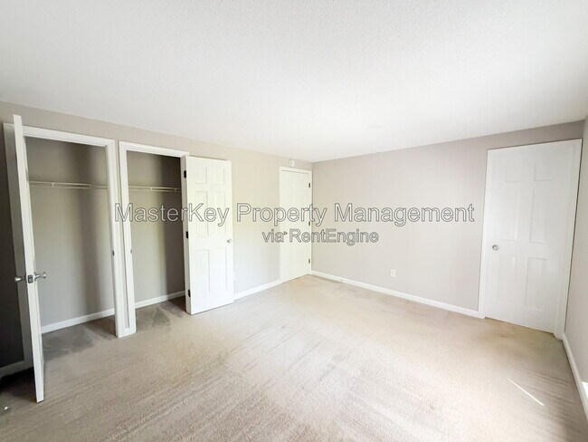 Building Photo - 704 E Dynasty Dr