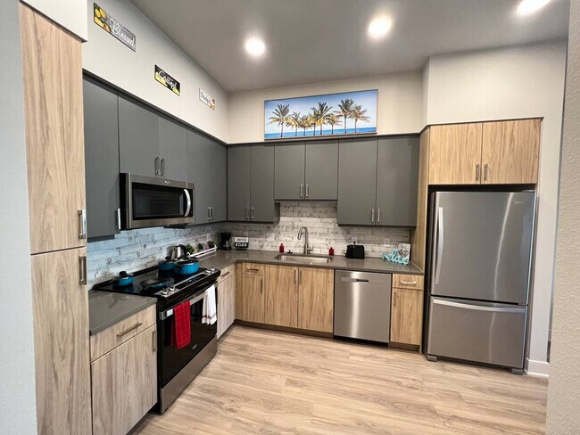 Building Photo - 1520 San Jacinto St