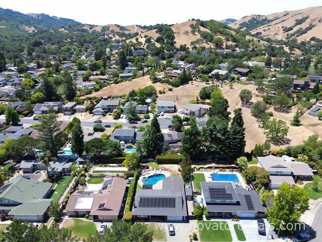 Building Photo - 17 Mosswood Ct