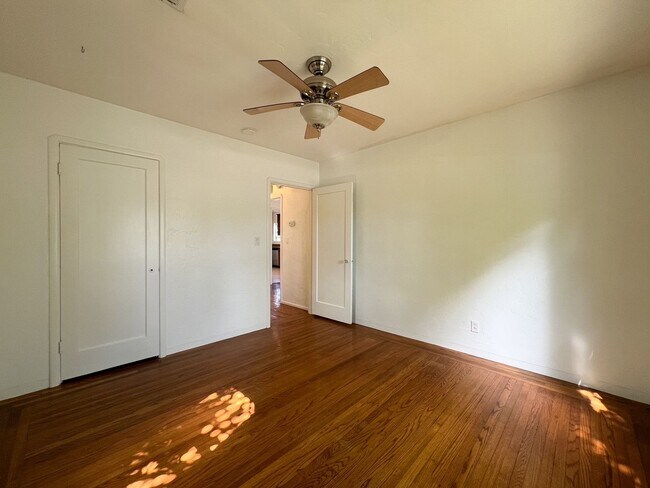 Building Photo - 165 Gesford St