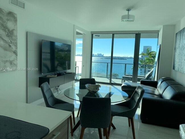 Building Photo - 650 NE 32nd St